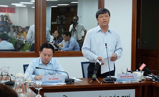 Mỗi thư viện trường học đều có bộ sách giáo khoa dùng chung