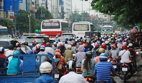 Sài Gòn kẹt xe lan sang… giờ lạ!