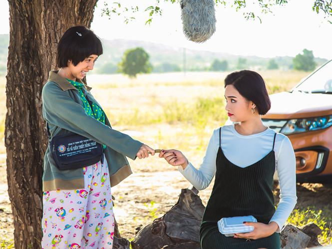 Thu Trang (trái), Miu Lê trong phim Nắng 2 /// Ảnh: Galaxy