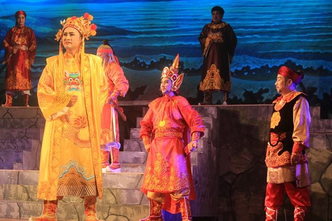 Sân khấu cải lương sau 100 năm: Còn gì, có ai?