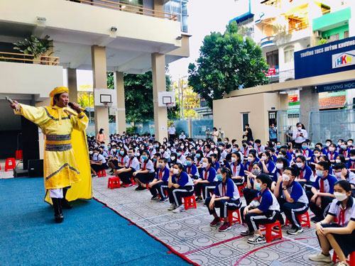 Sân khấu học đường nỗ lực đổi mới - Ảnh 1. Sân khấu học đường nỗ lực đổi mới - Ảnh 1.