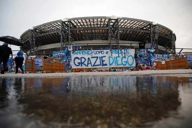 Sân ‘Stadio San Paolo’ của Napoli chính thức đổi tên thành ‘Stadio Diego Armando Maradona’