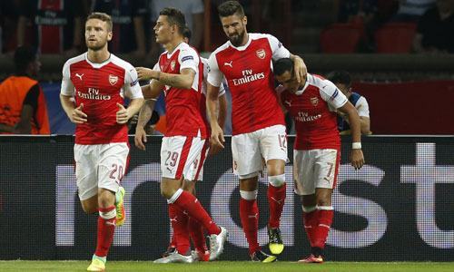 Sanchez giúp Arsenal giữ lại một điểm trên sân PSG