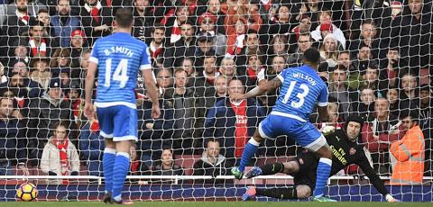 Wilson ghi bàn trên chấm 11m san hòa cho Bournemouth