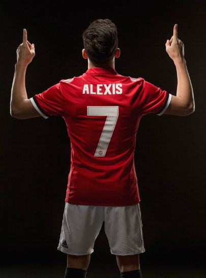 Sanchez mặc số áo 7 huyền thoại của Man Utd