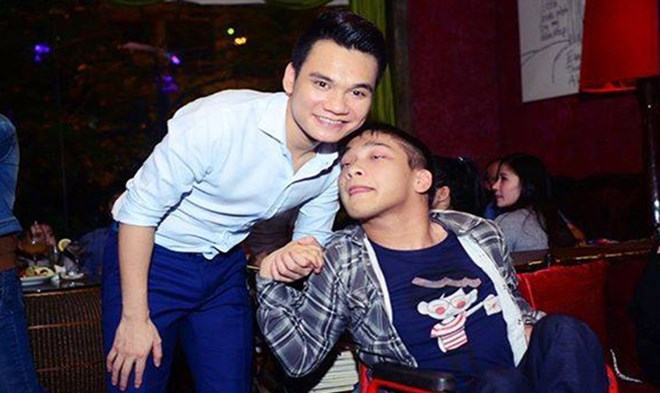 Sáng tác tình khúc bằng ngón chân