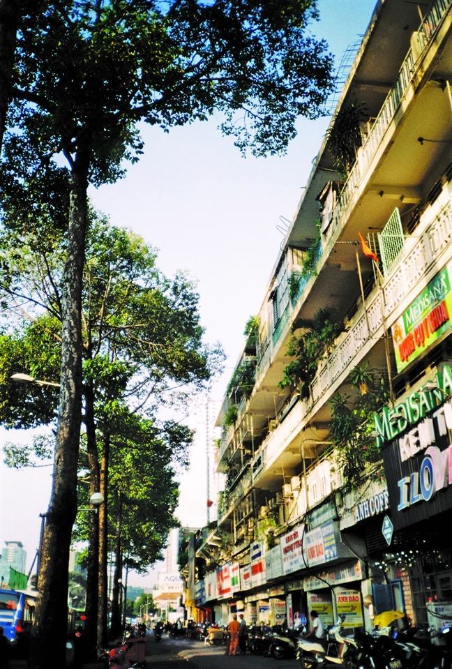 Sao khong khai thac  di san de hai ra tien?