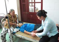 Sập lan can trường, 4 học sinh nhập viện