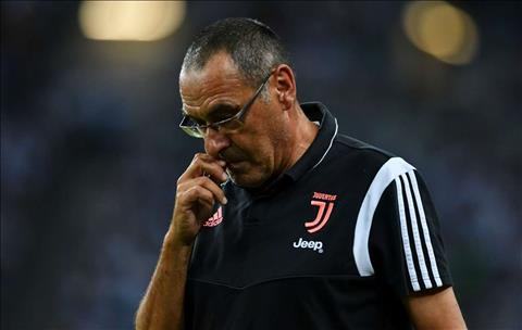 Sarri đi viện vì viêm phổi, Juve “rắn mất đầu” trong bao lâu?