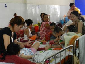 Sau lễ, bệnh viện đông như… hội