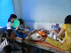 Sau Tết: Trẻ nhập viện tăng