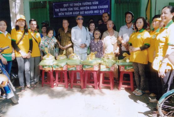 Quà xuân đến với Hội Người mù quận 8