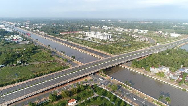 Giao thông ĐBSCL được kỳ vọng sẽ được đầu tư cải thiện cả về đường bộ và đường sông trong tương lai không xa /// Ảnh: Đình Tuyển