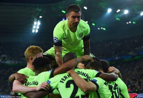 Sergio Aguero giúp Man City chiến thắng đầy nghẹt thở