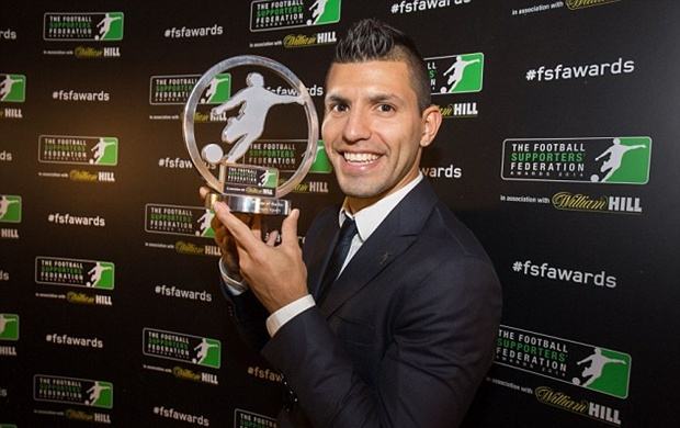 Sergio Aguero nhận giải thưởng Cầu thủ của năm