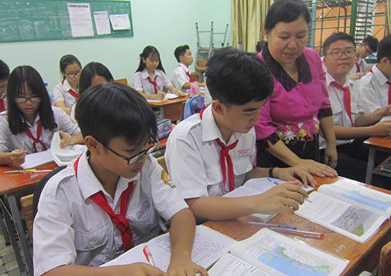 Lạm bàn về đổi mới chương trình, biên soạn sách giáo khoa