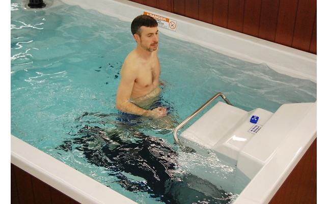 Luke Shaw tiến 1 bước dài trở lại sân cỏ