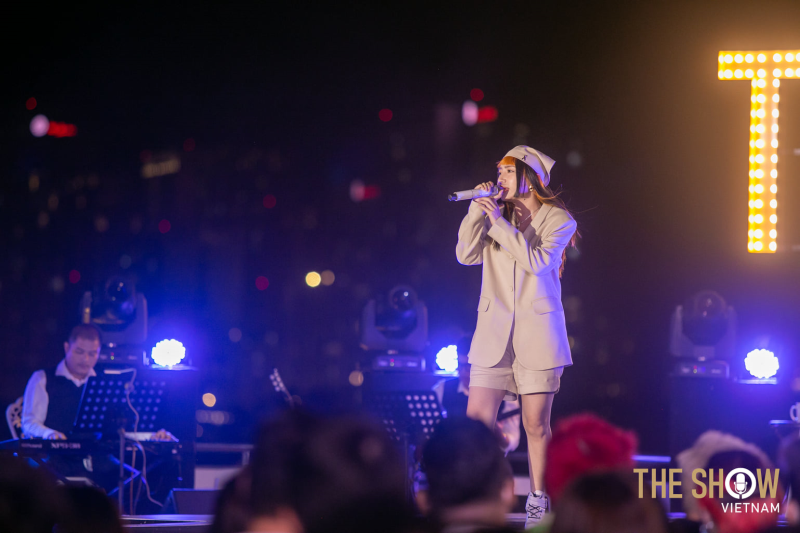 Ca sĩ Orange trong đêm diễn của The Show VietNam