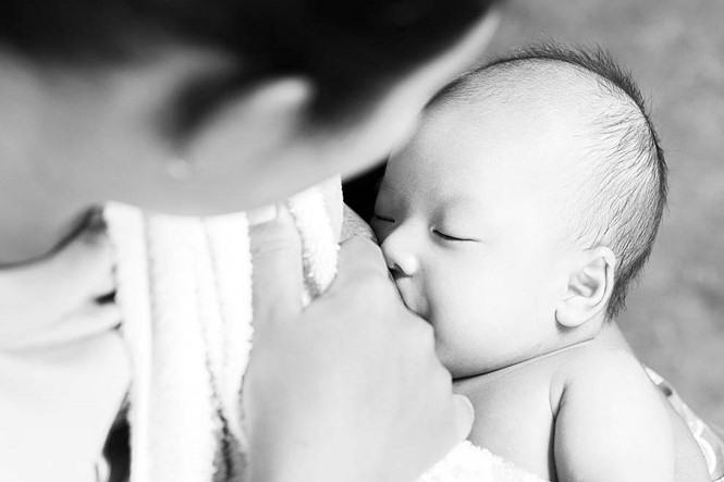 Đẩy lùi gan nhiễm mỡ nhờ cho con bú