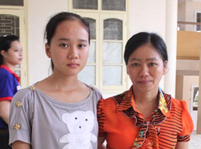 Sĩ tử nghèo được đưa, đón đi thi