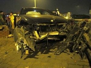 Siêu xe nổi điên tàn phá trên cầu Chương Dương