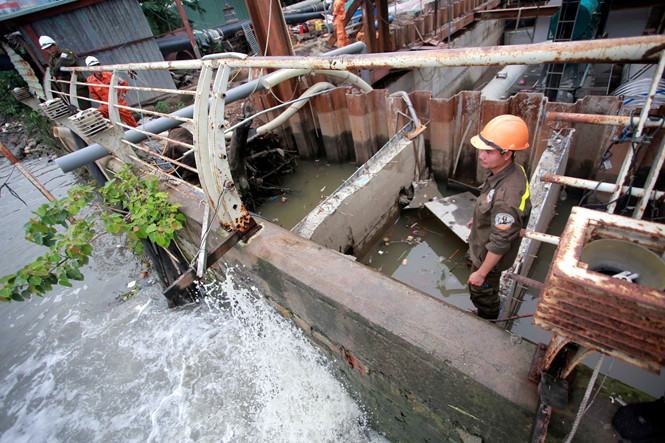 Thuê máy bơm chống ngập gần 10 tỷ đồng/năm