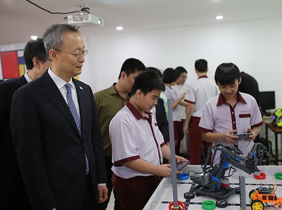 Liên kết với thế giới trong khởi nghiệp