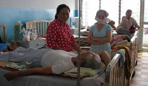 “Sính ngoại”: Nhiều bệnh nhân tiền mất tật mang