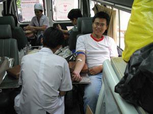 Sinh viên hiến máu