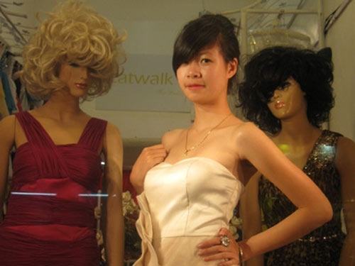 Sinh viên làm manơcanh, ôsin… dịp hè