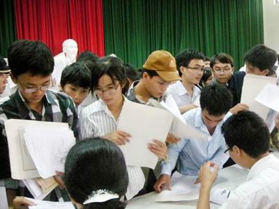 Sinh viên nghèo được hoãn nộp học phí khi nhập học