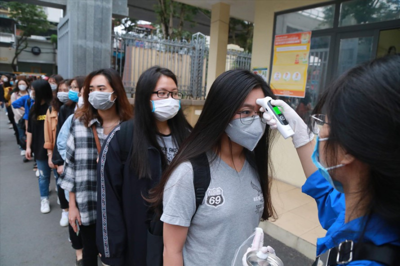 Sinh viên mong muốn được quay lại trường học trực tiếp (ảnh chụp trước 27/4). Ảnh: Như Ý