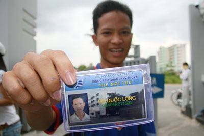 Sinh viên nội trú xài thẻ “tất cả trong một”