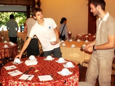 Sinh viên Pháp tiếp sức mùa thi