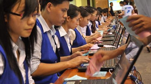 Sinh viên tập kinh doanh trên sàn ảo