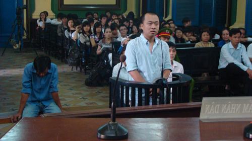 Sinh viên tìm hiểu pháp luật tại tòa