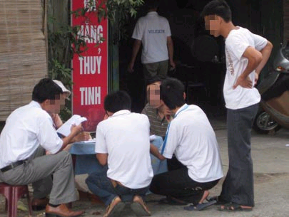 Sinh viên vỡ nợ vì lô đề