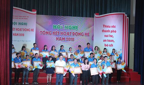 Trao 5,6 tỷ đồng học bổng cho thiếu nhi thành phố