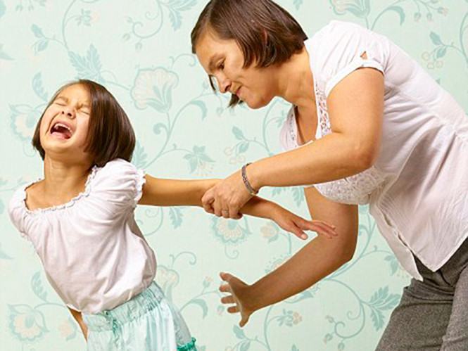 Đánh đòn, sỉ nhục làm ảnh hưởng đến não của trẻ