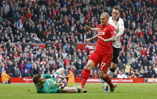 Skrtel đối diện án phạt nặng vì chơi xấu De Gea