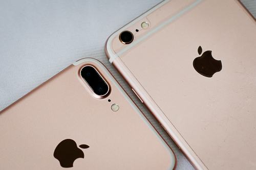 iPhone chính hãng cũng giảm giá liên tục thời gian qua dù 7 và 7 Plus vẫn chưa lên kệ.