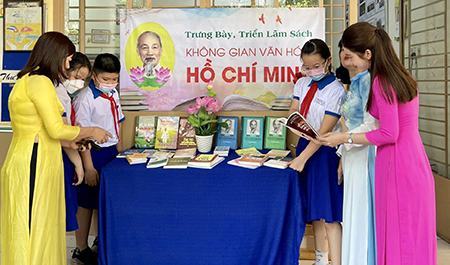 Mừng Sinh nhật Bác: “Hoa thơm” dâng Người