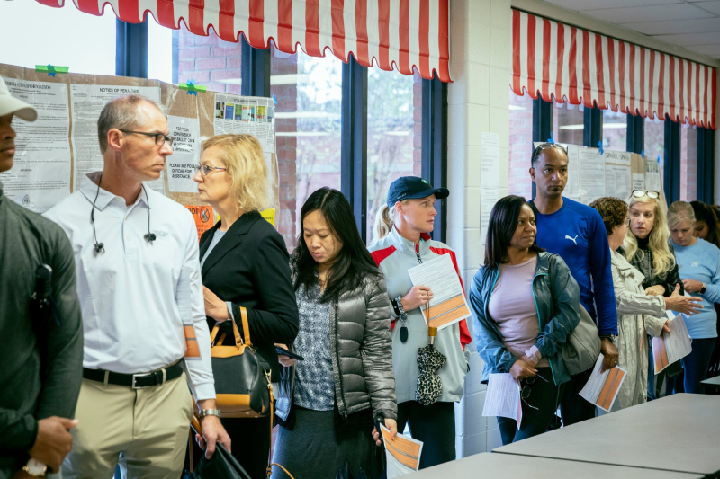 Các cử tri đa sắc tộc tại Georgia, Mỹ /// Ảnh chụp màn hình NY Times