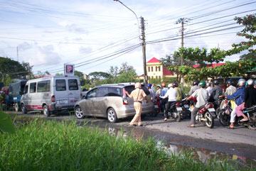 Sóc Trăng: Kẹt xe gần 2 giờ vì thi công cống thoát nước