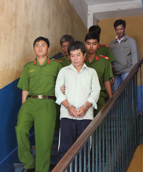 Sống ích kỷ còn xách dao chém người