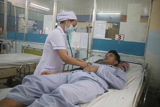 Cứu sống bệnh nhân xuất huyết dạ dày do sốt xuất huyết