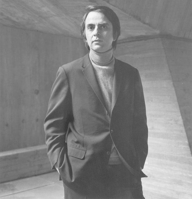 Nhà thiên văn học Mỹ Carl Sagan.