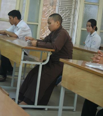 Sư thầy dự thi đại học