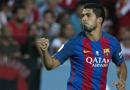 Suarez lập công, Barca chạm một tay vào Siêu Cup
