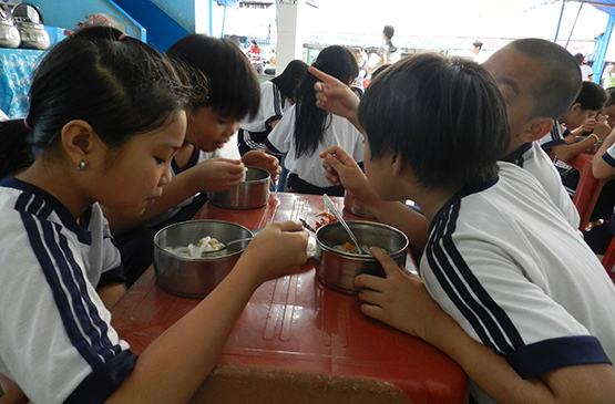 Nguồn gốc suất ăn học đường: Phải từ “Chuỗi thực phẩm an toàn”